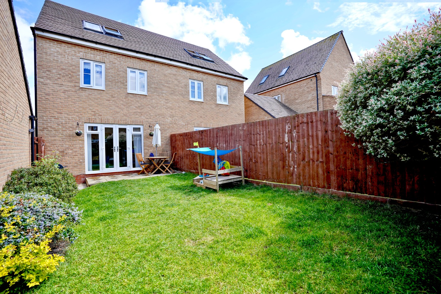 3 bed semi-detached house for sale in Summer's Hill Drive, Cambridge  - Property Image 5
