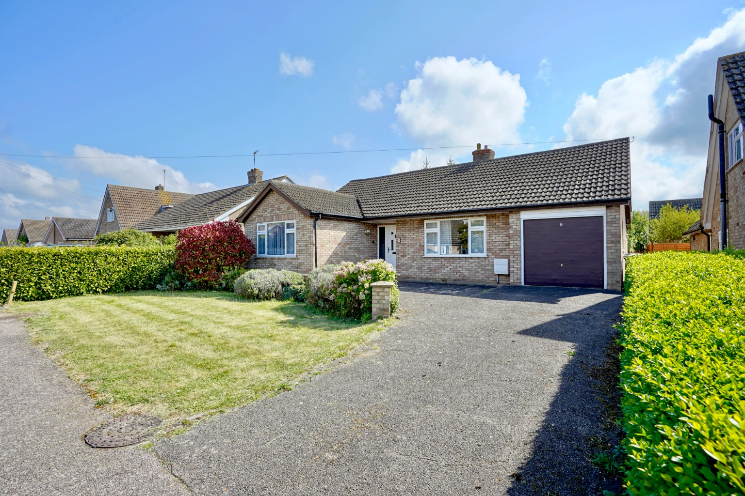 3 bed detached bungalow for sale in Kingsbrook, St. Ives - Property Image 1