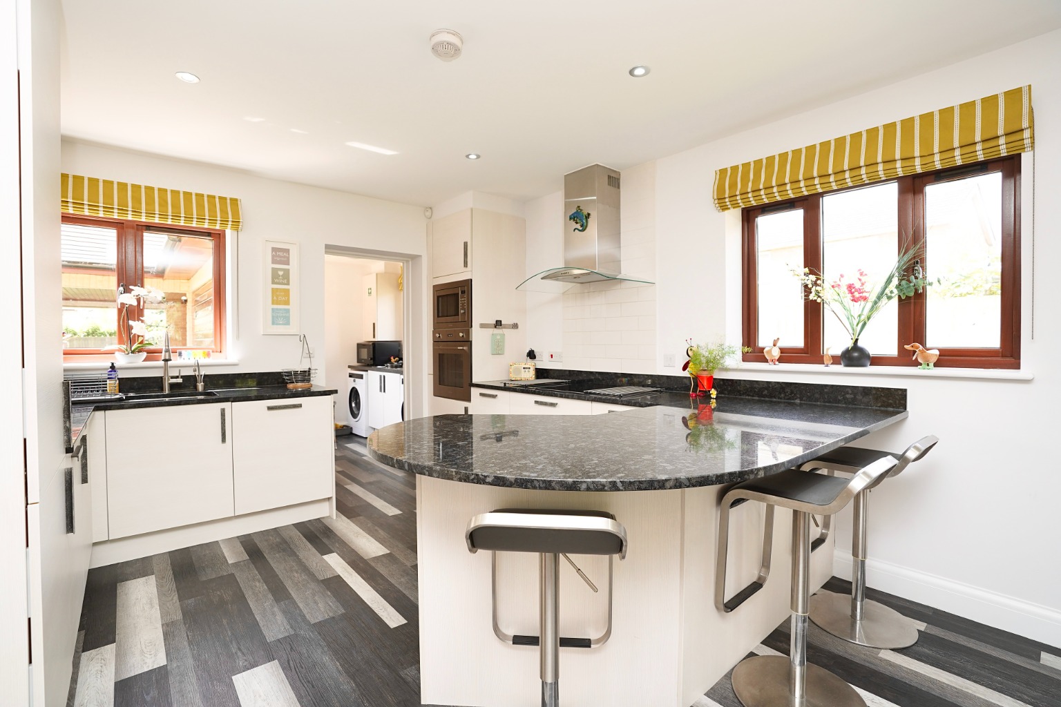 4 bed detached house for sale in Garner Close, Huntingdon  - Property Image 8