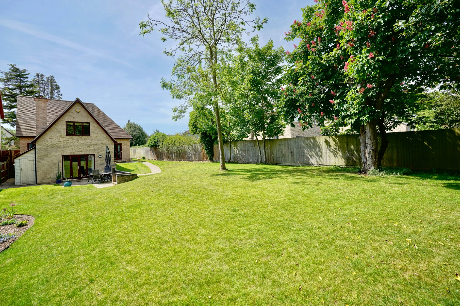 4 bed detached house for sale in Garner Close, Huntingdon - Property Image 1