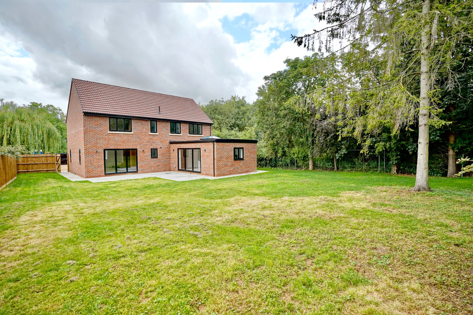 4 bed detached house for sale in High Street, Huntingdon - Property Image 1