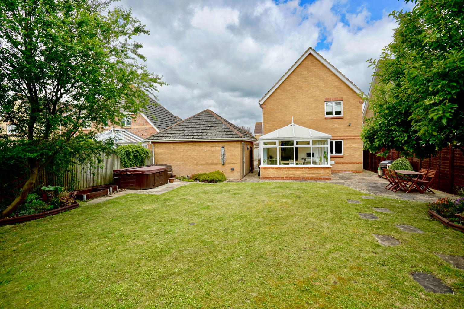 4 bed detached house for sale in Pitfield Close, Huntingdon  - Property Image 2