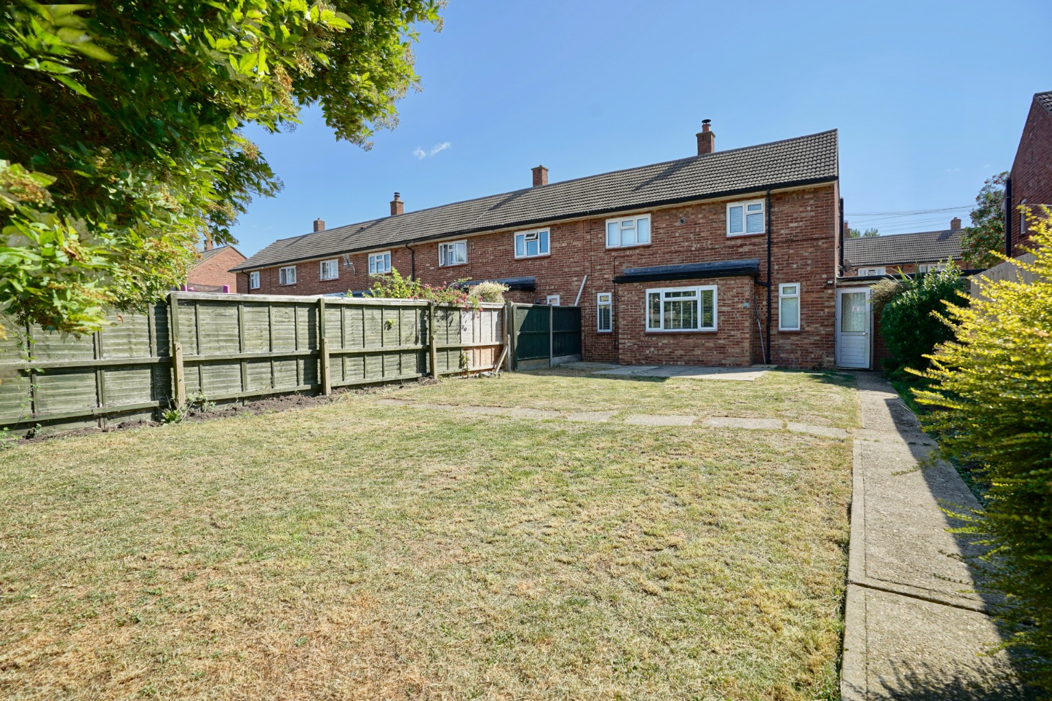 2 bed end of terrace house for sale in Norfolk Road, Huntingdon, PE28