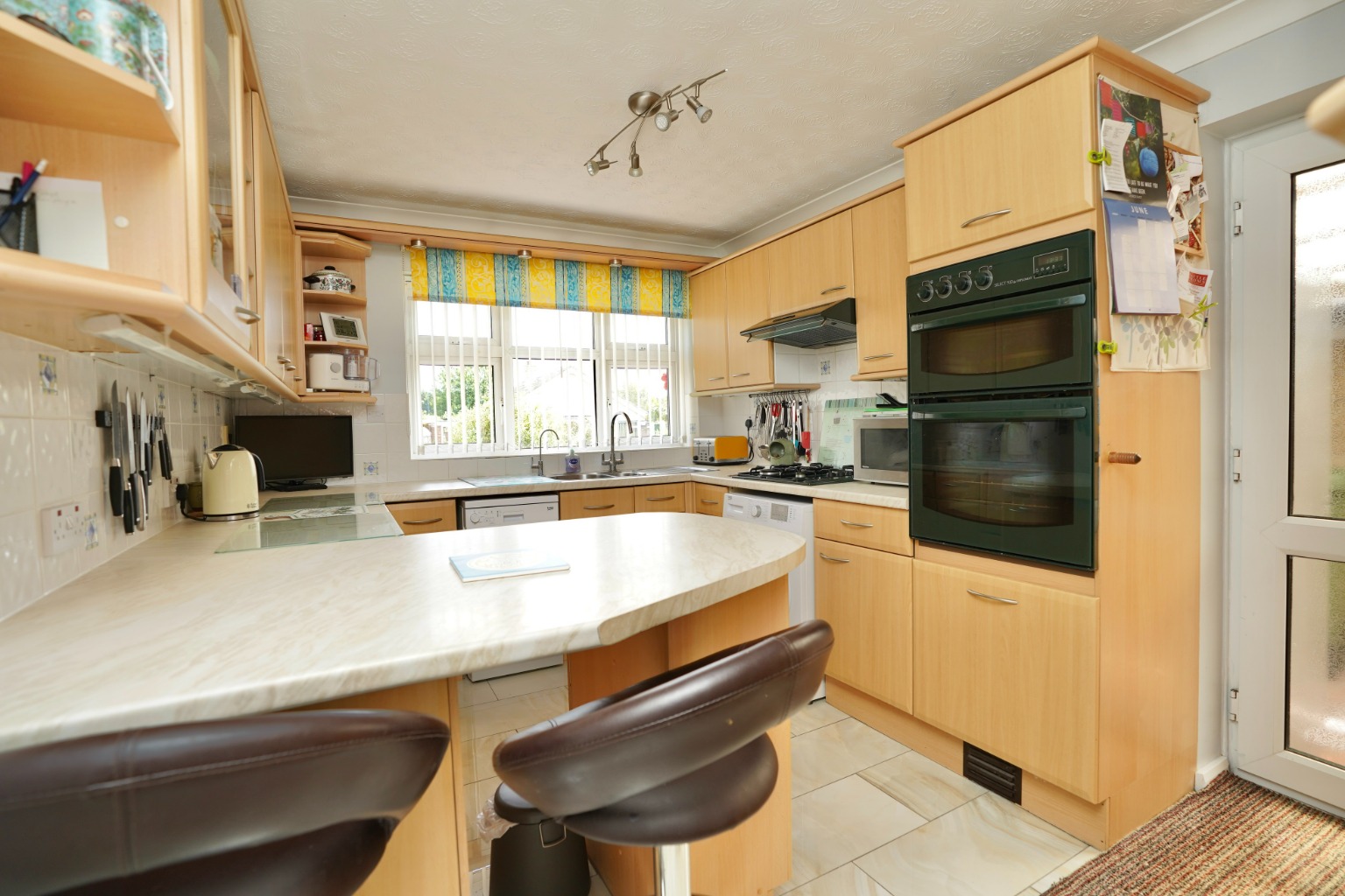 3 bed detached bungalow for sale in Chestnut Close, Huntingdon 3