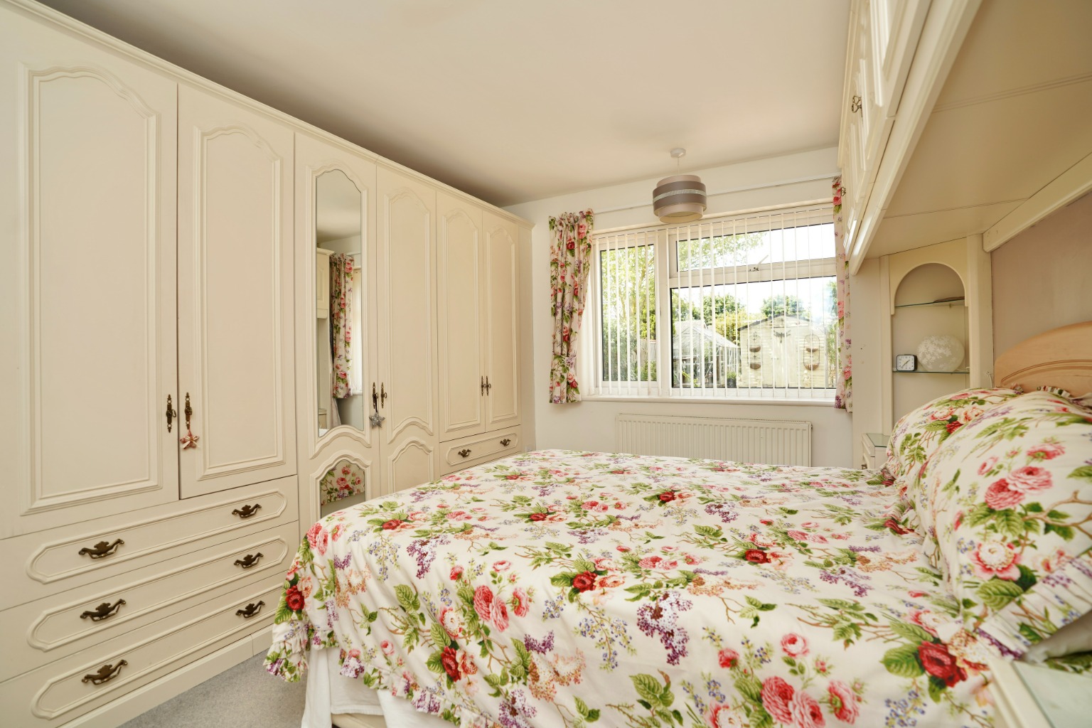 3 bed detached bungalow for sale in Chestnut Close, Huntingdon  - Property Image 8