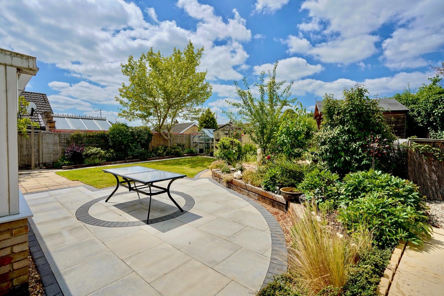 3 bed detached bungalow for sale in Chestnut Close, Huntingdon  - Property Image 3