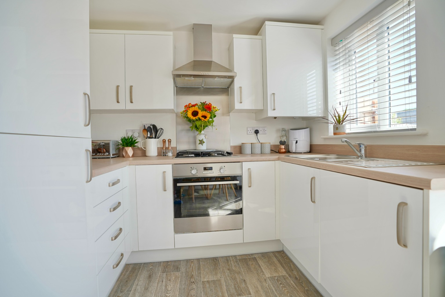 2 bed end of terrace house for sale in Bloomfield Drive, Huntingdon  - Property Image 5