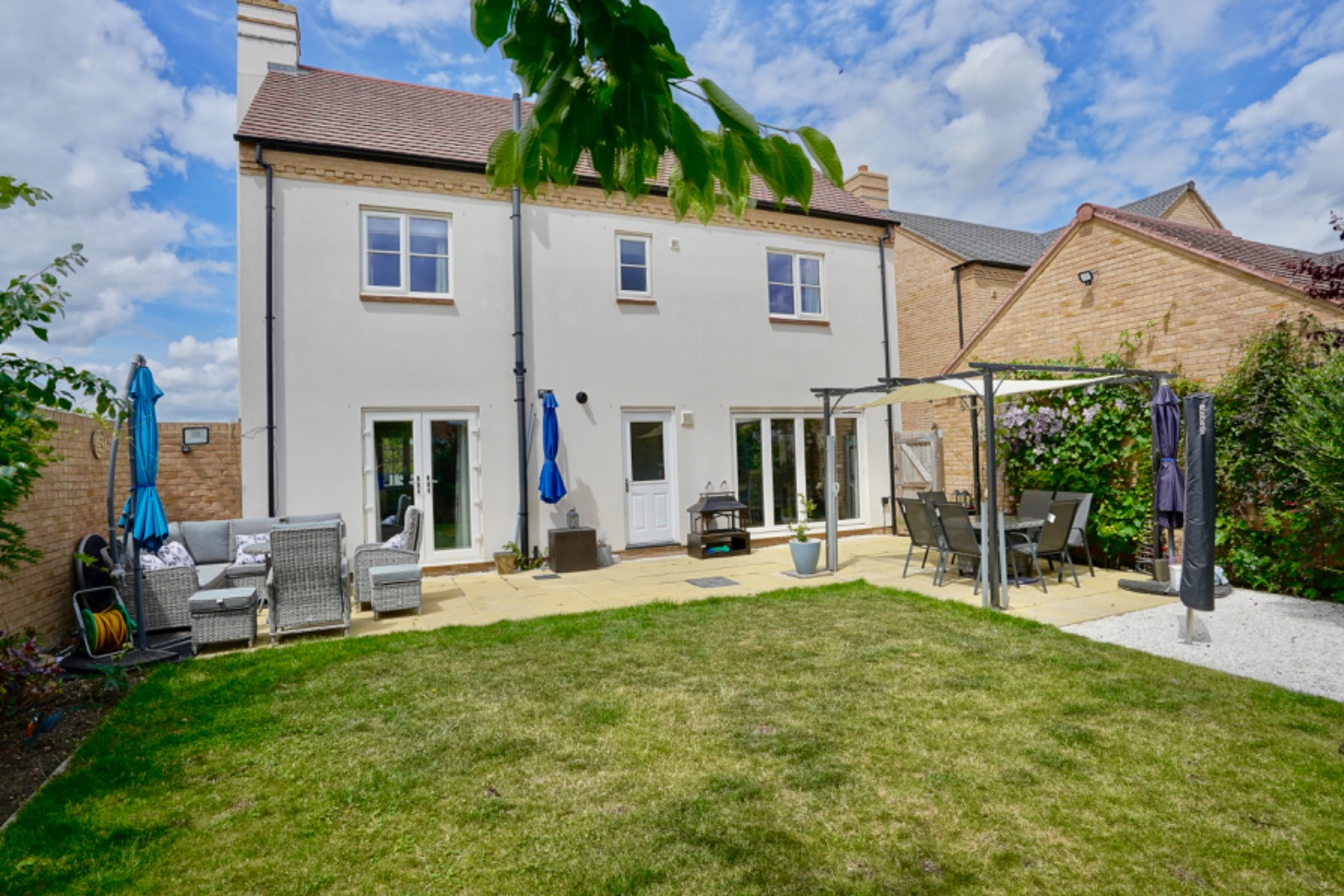 4 bed detached house for sale in Somning Close, Huntingdon  - Property Image 4