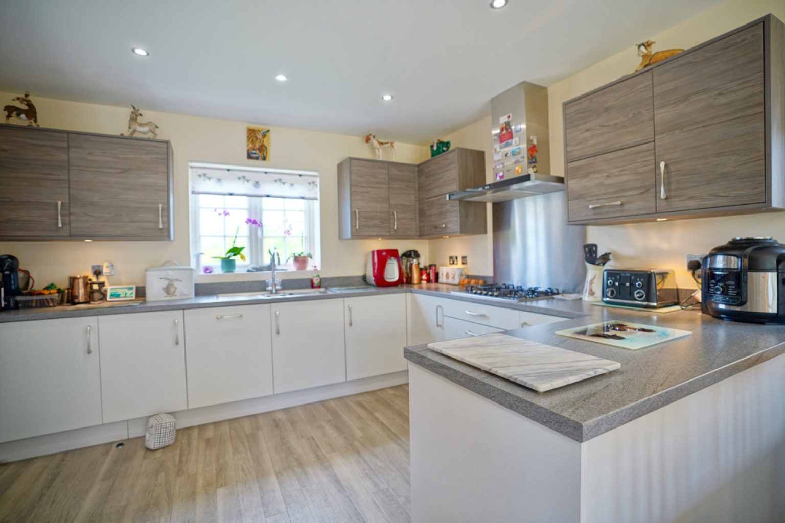 4 bed detached house for sale in Somning Close, Huntingdon  - Property Image 5