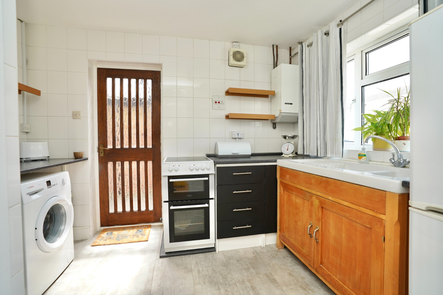 2 bed semi-detached bungalow for sale in Leechcroft, Huntingdon 2