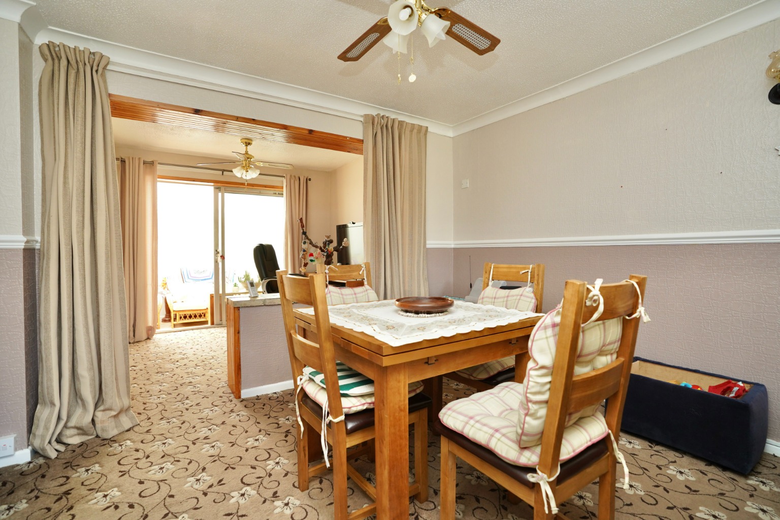 3 bed semi-detached house for sale in Hardy Close, Huntingdon  - Property Image 5