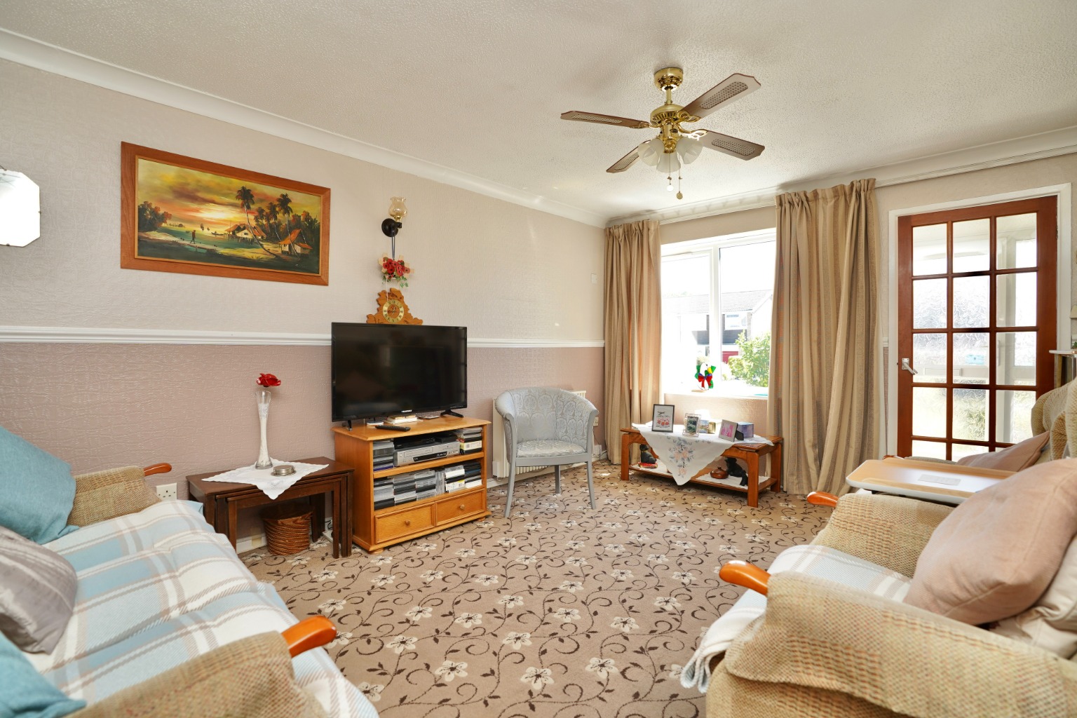 3 bed semi-detached house for sale in Hardy Close, Huntingdon 2