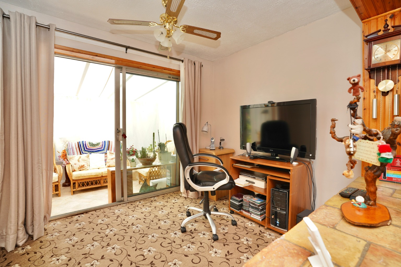 3 bed semi-detached house for sale in Hardy Close, Huntingdon  - Property Image 6