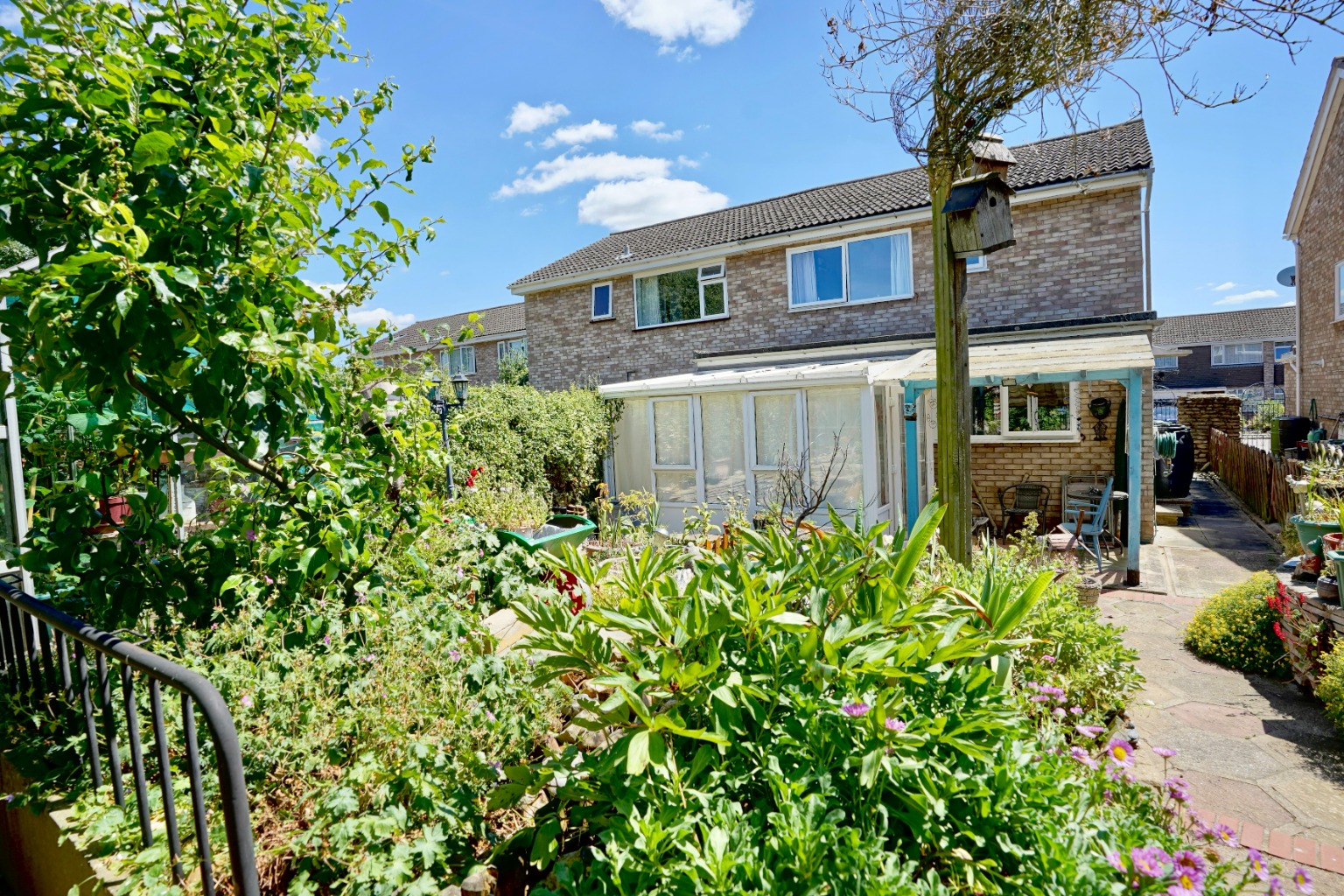 3 bed semi-detached house for sale in Hardy Close, Huntingdon  - Property Image 13