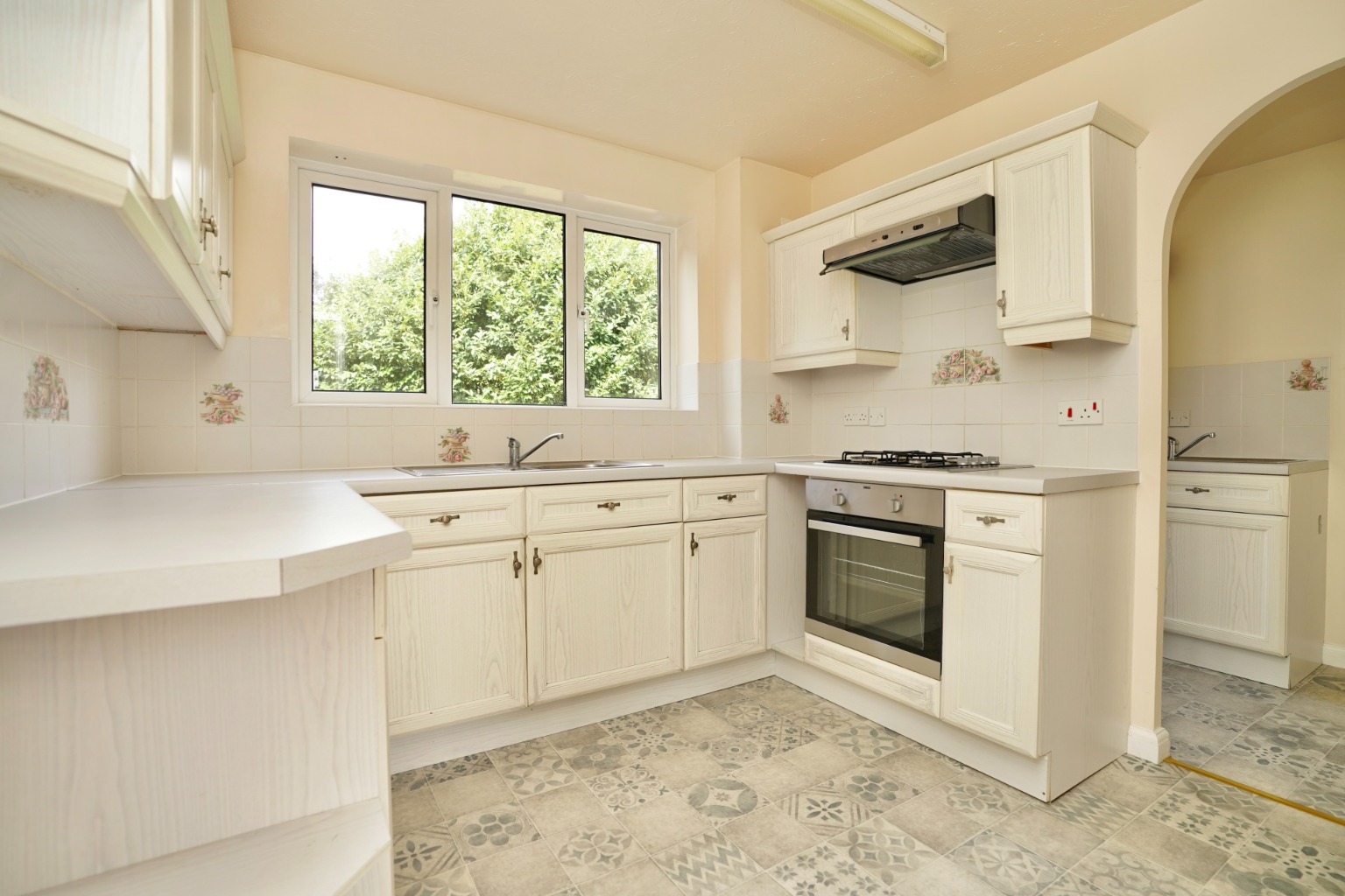 3 bed detached house for sale in Laws Crescent, Huntingdon 2