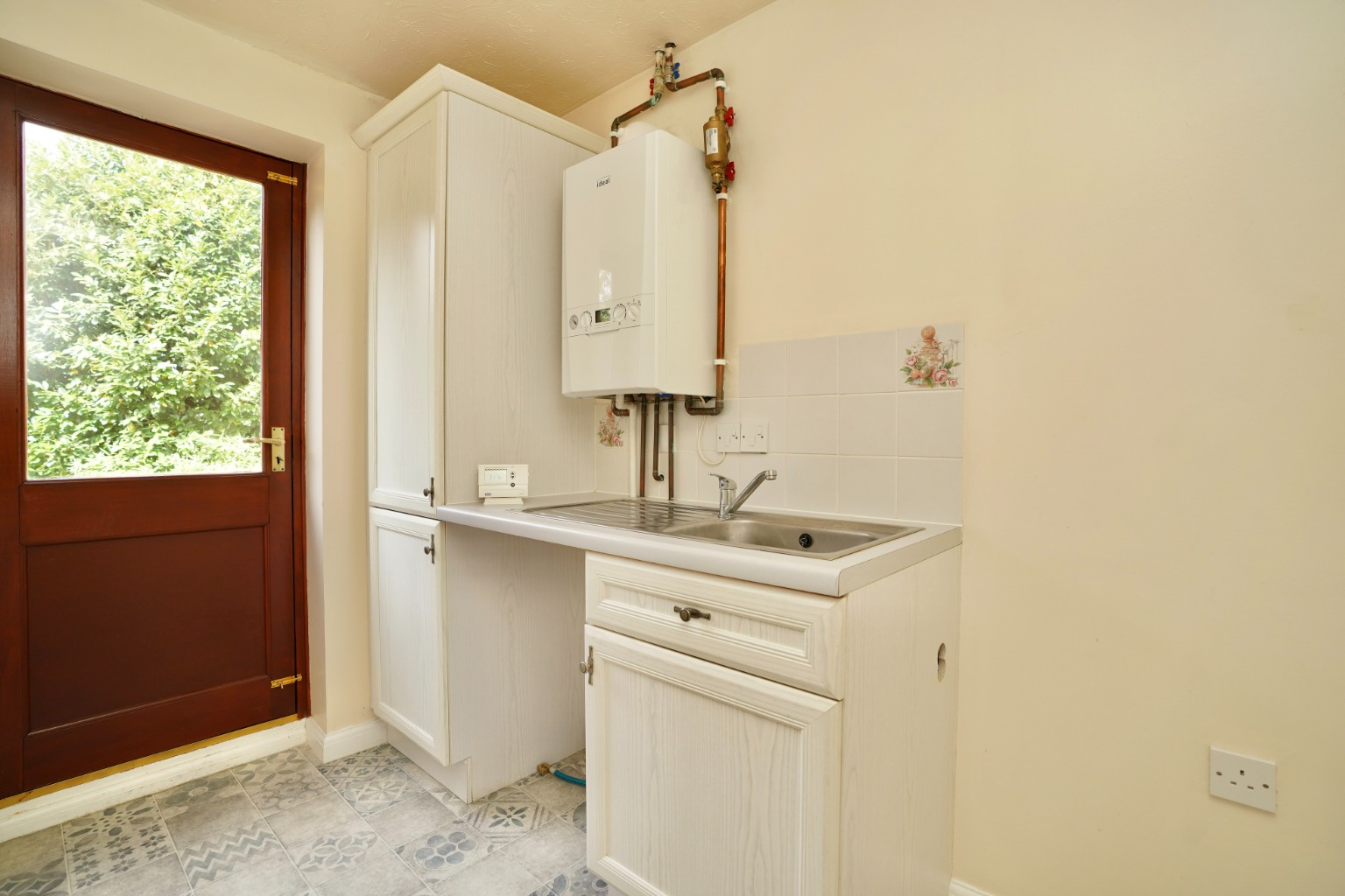 3 bed detached house for sale in Laws Crescent, Huntingdon  - Property Image 5