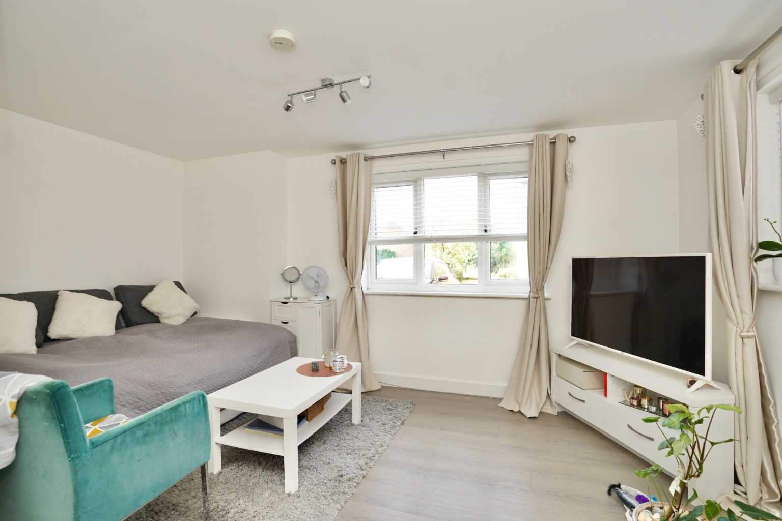 2 bed flat for sale in Ullswater, Huntingdon 3