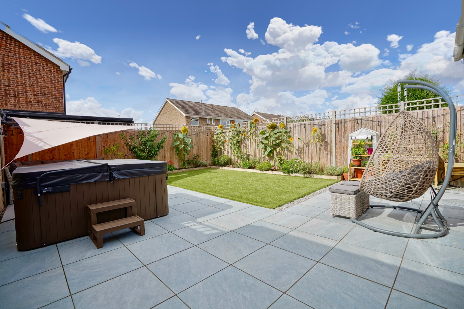 4 bed detached house for sale in Robert Avenue, Huntingdon 1