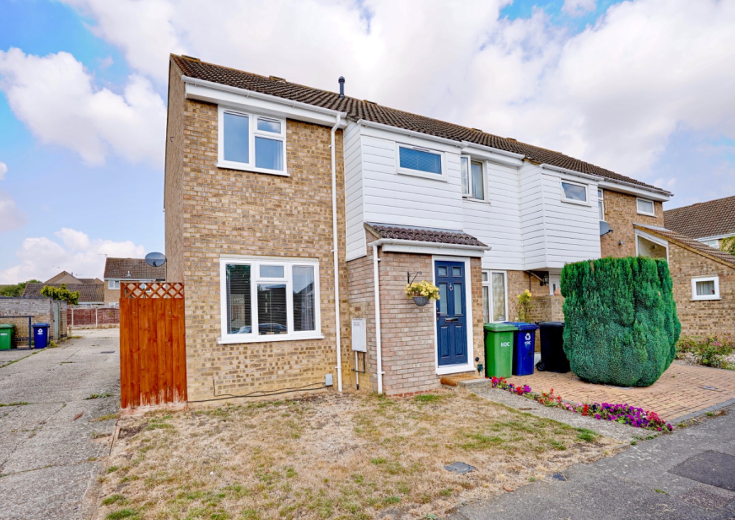 3 bed end of terrace house for sale in Bedford Crescent, St. Ives, PE27