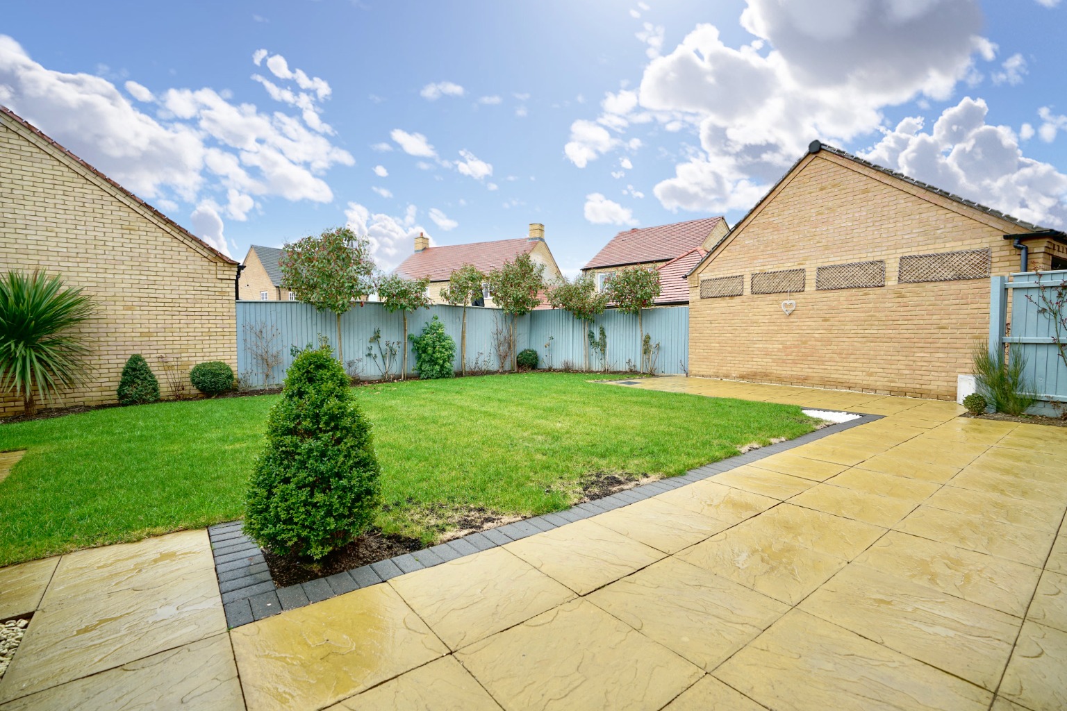 4 bed detached house for sale in Carnaile Road, Huntingdon 3