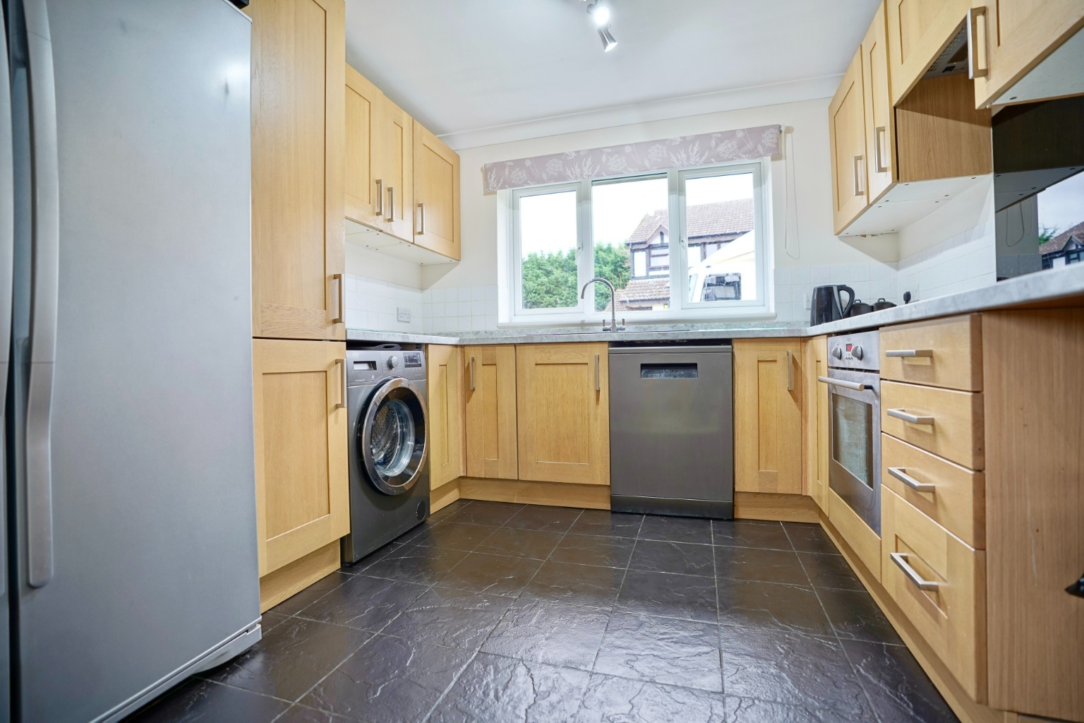 5 bed detached house for sale in Hamden Way, Cambridge 4