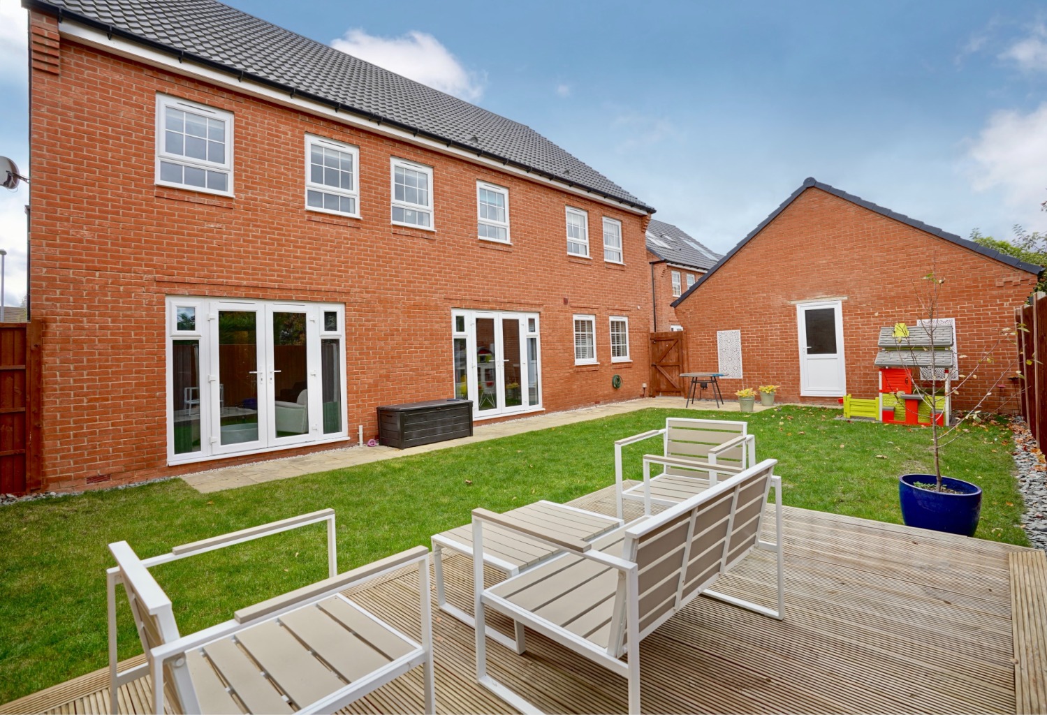 5 bed detached house for sale in Mahaddie Way, Huntingdon  - Property Image 4