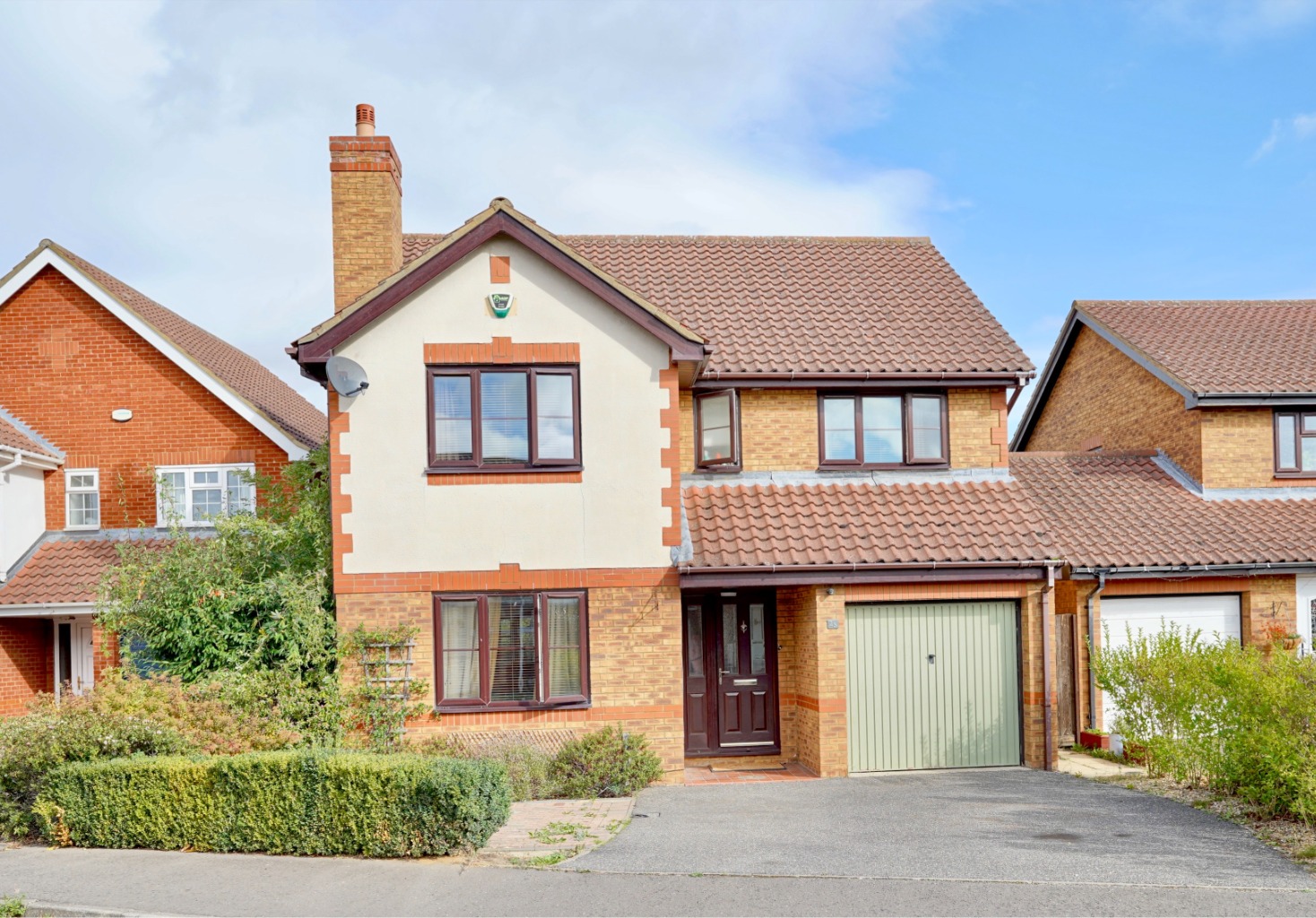 4 bed detached house for sale in Lomax Drive, Huntingdon  - Property Image 1