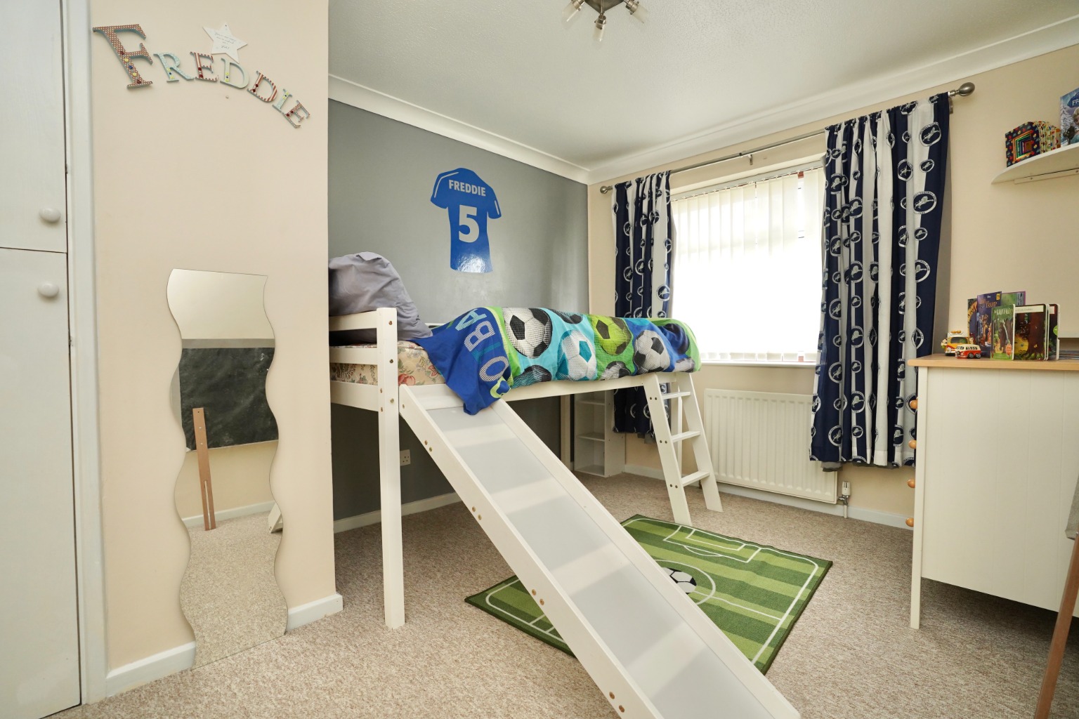 3 bed end of terrace house for sale in Prospero Way, Huntingdon  - Property Image 8