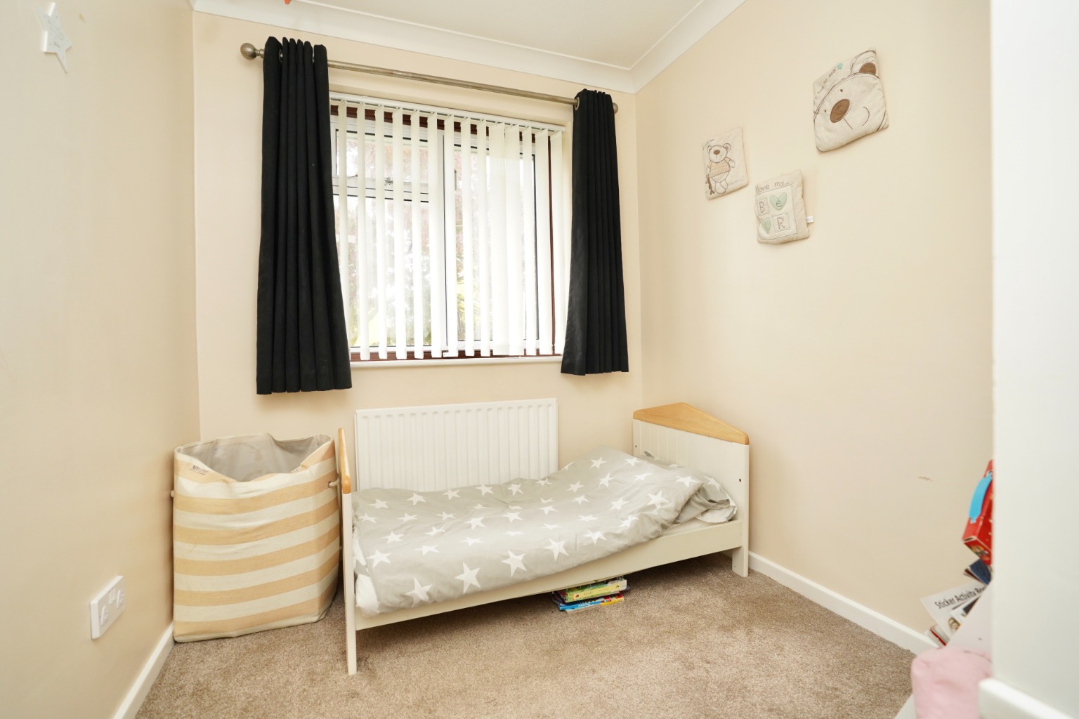 3 bed end of terrace house for sale in Prospero Way, Huntingdon 8