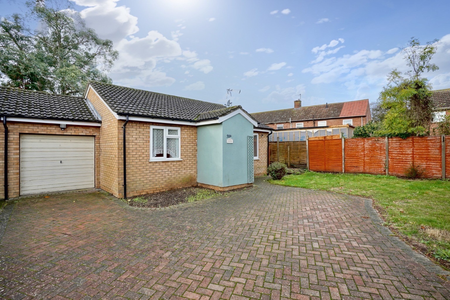 2 bed semi-detached bungalow for sale in Windsor Gardens, Huntingdon  - Property Image 1