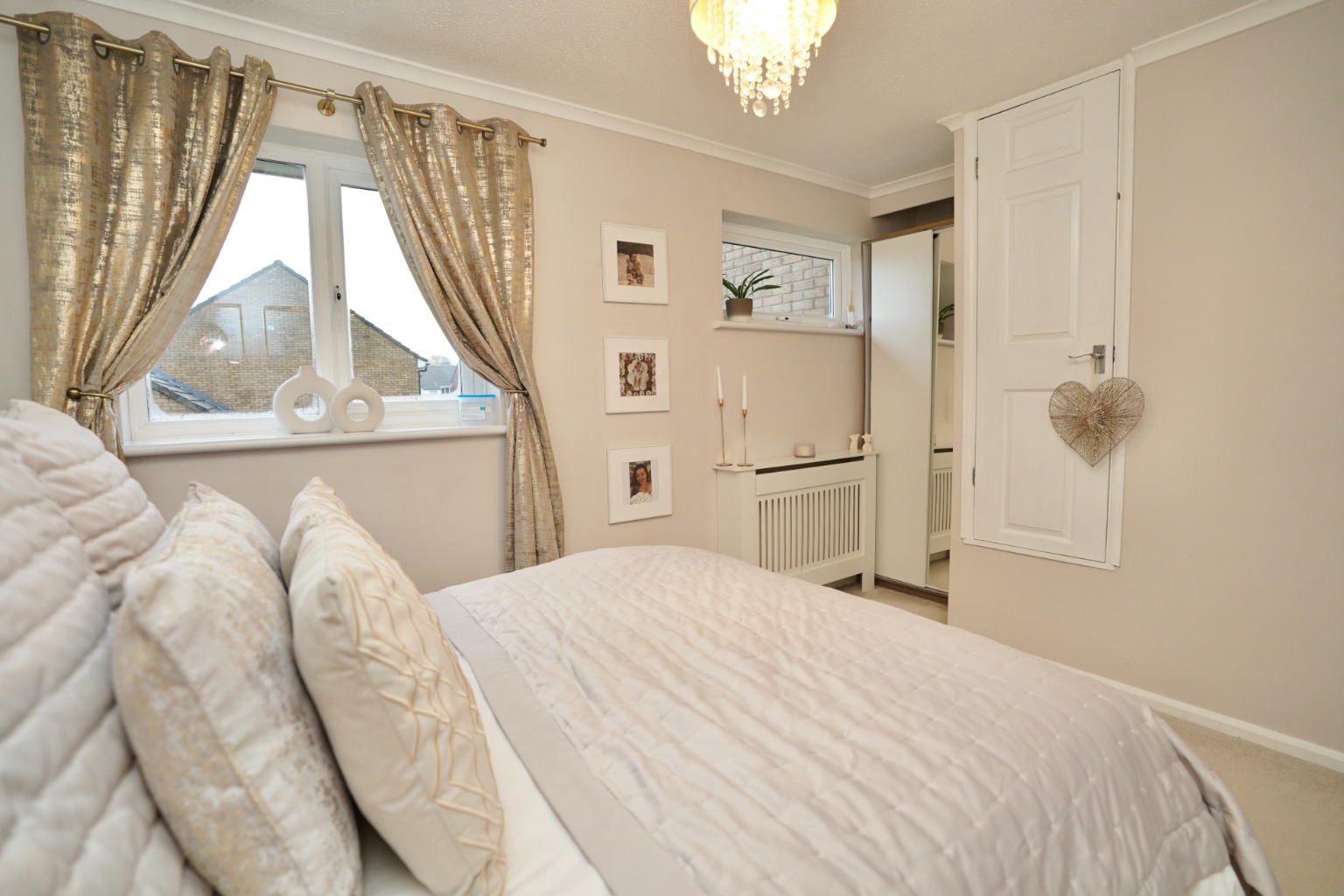 3 bed terraced house for sale in Stour Close, St. Ives 5