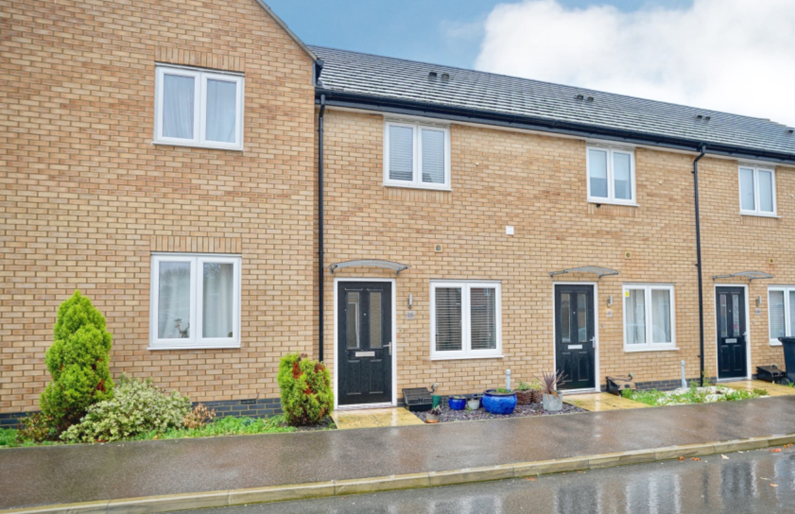 2 bed terraced house for sale in Wheatstone Road, Huntingdon - Property Image 1