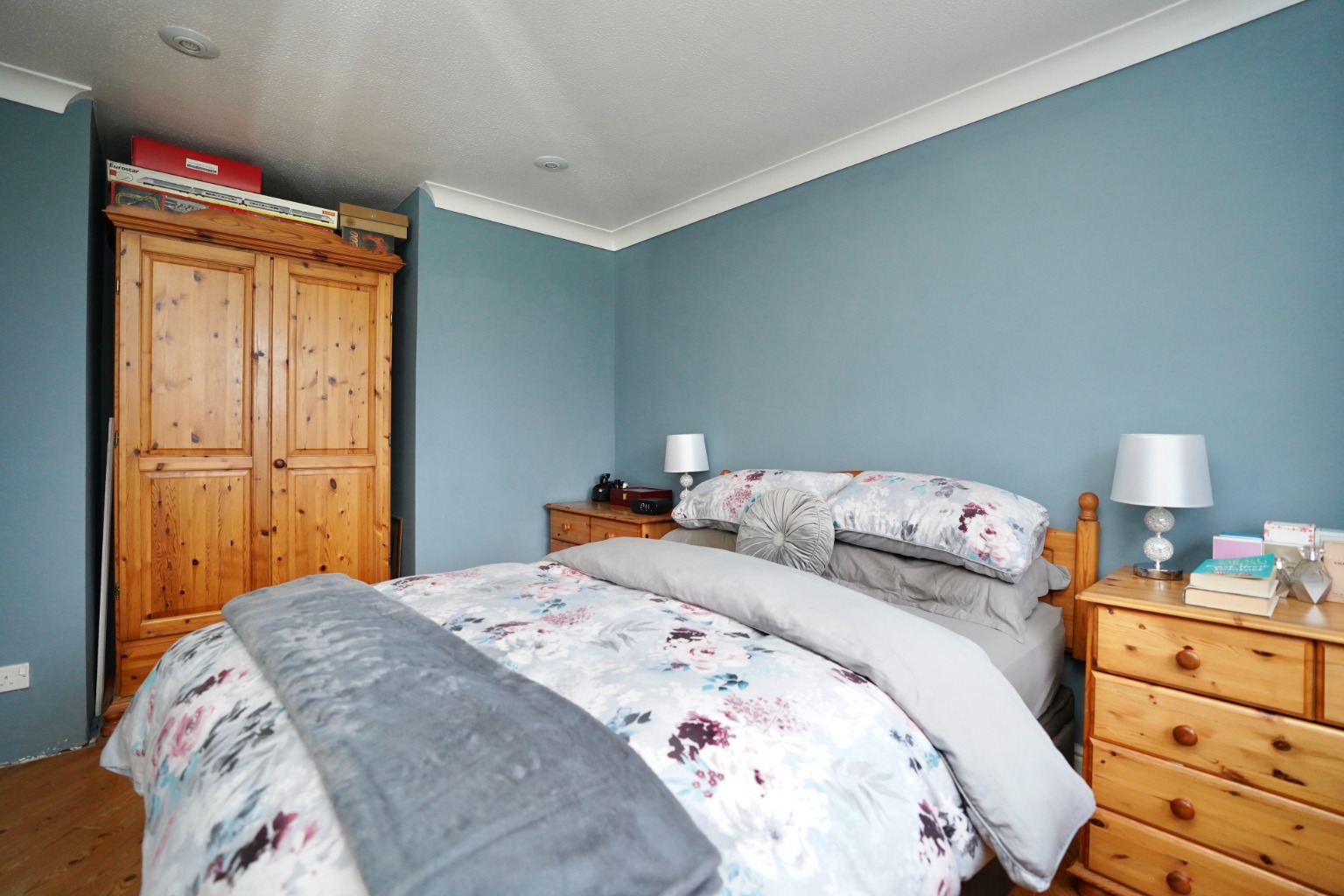 3 bed end of terrace house for sale in Lancelot Way, Huntingdon  - Property Image 8