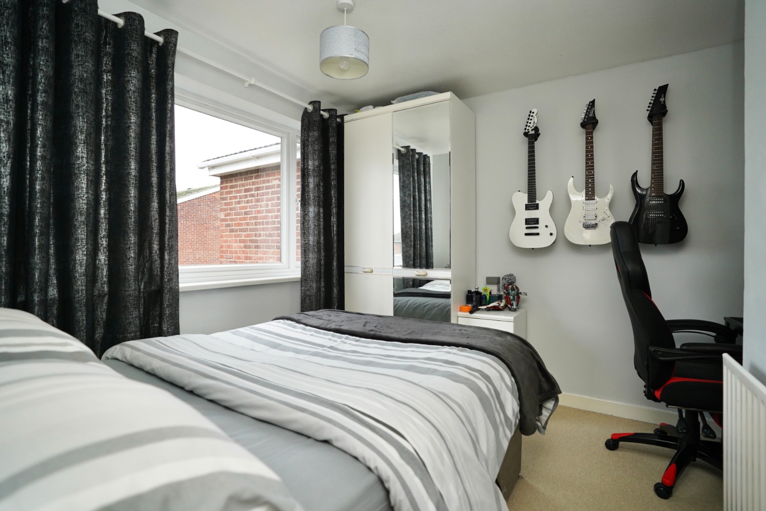 3 bed end of terrace house for sale in Lancelot Way, Huntingdon  - Property Image 9