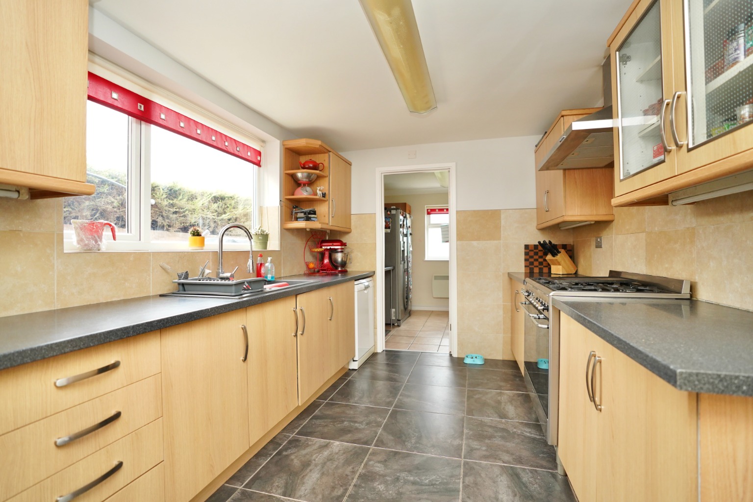 3 bed semi-detached house for sale in Coronation Avenue, Huntingdon 2