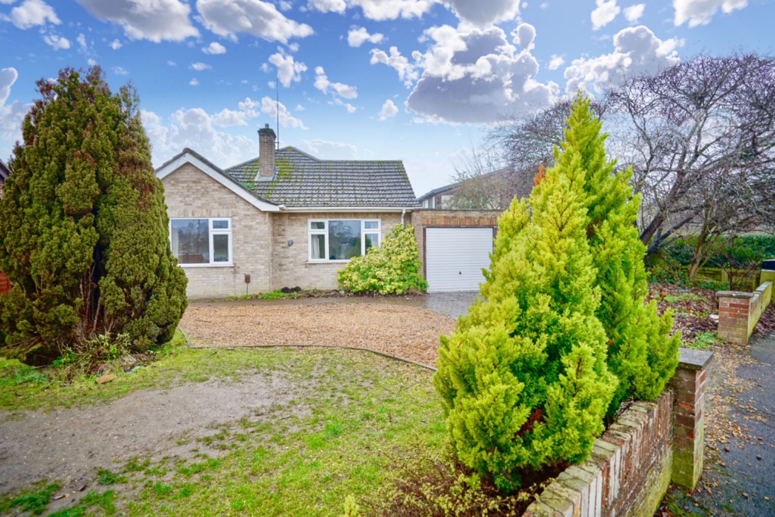 3 bed detached bungalow for sale in Mayfield Road, Huntingdon  - Property Image 1