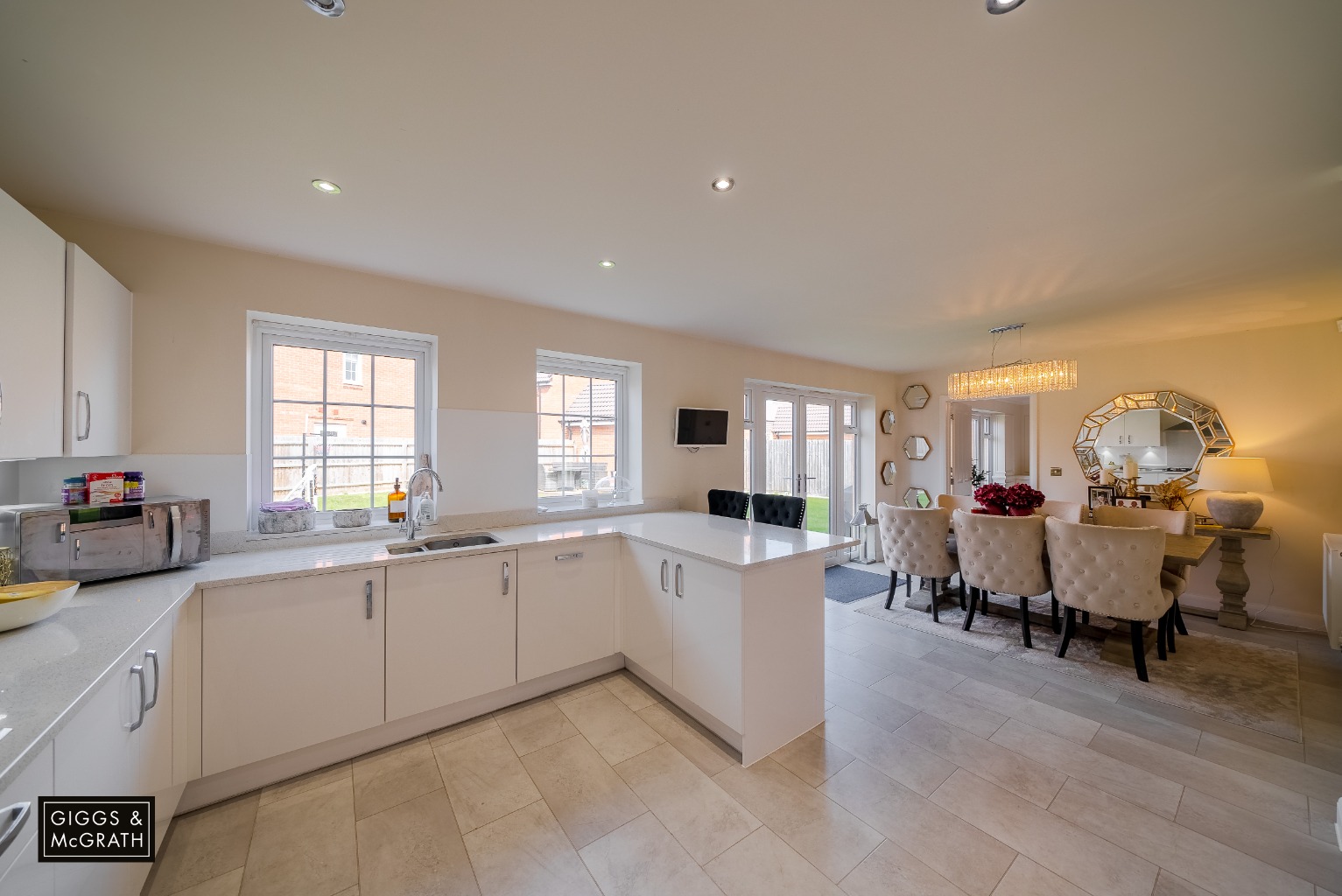 5 bed detached house for sale in Eldrida Drive, Huntingdon 3