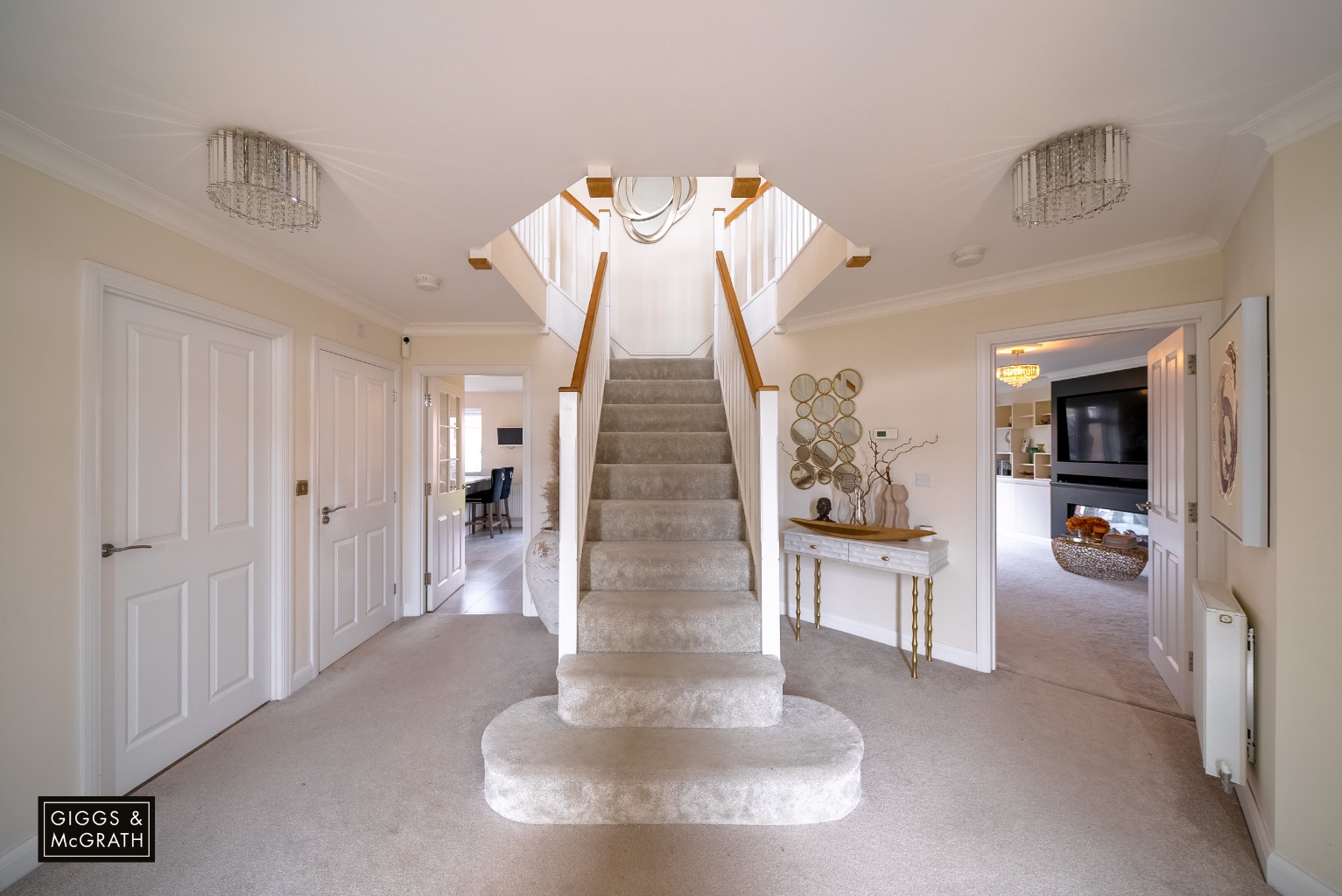 5 bed detached house for sale in Eldrida Drive, Huntingdon 2