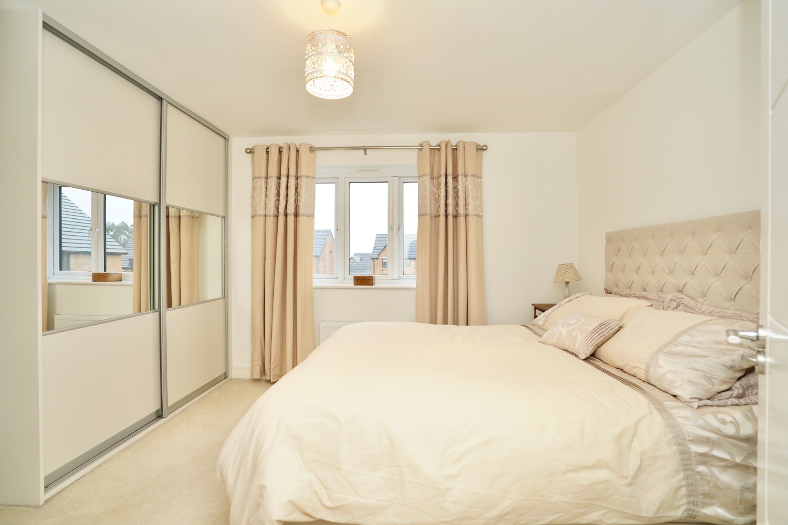 4 bed detached house for sale in Wagstaffe Close, Huntingdon 7