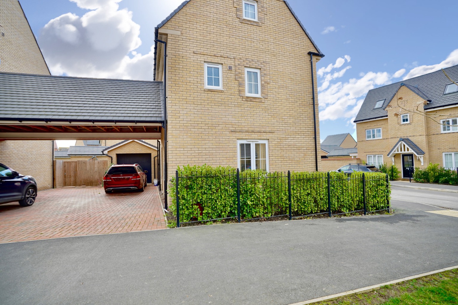 4 bed link detached house for sale in Innkeeper Way, Huntingdon  - Property Image 10