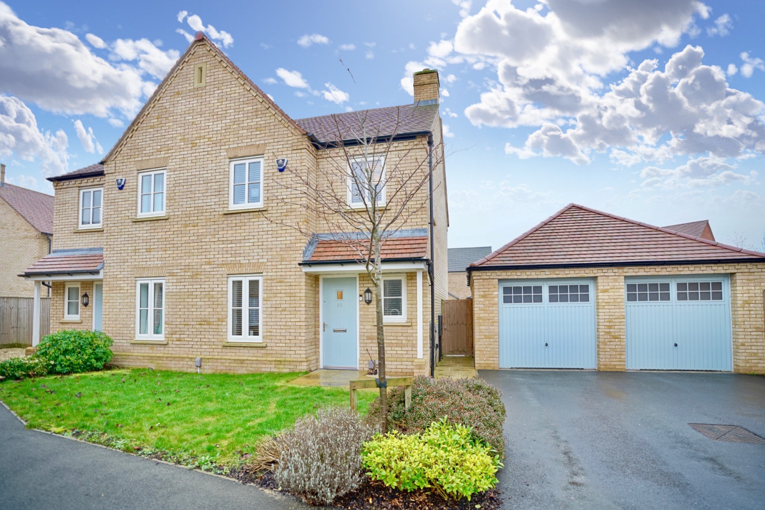 3 bed semi-detached house for sale in Somning Close, Huntingdon - Property Image 1