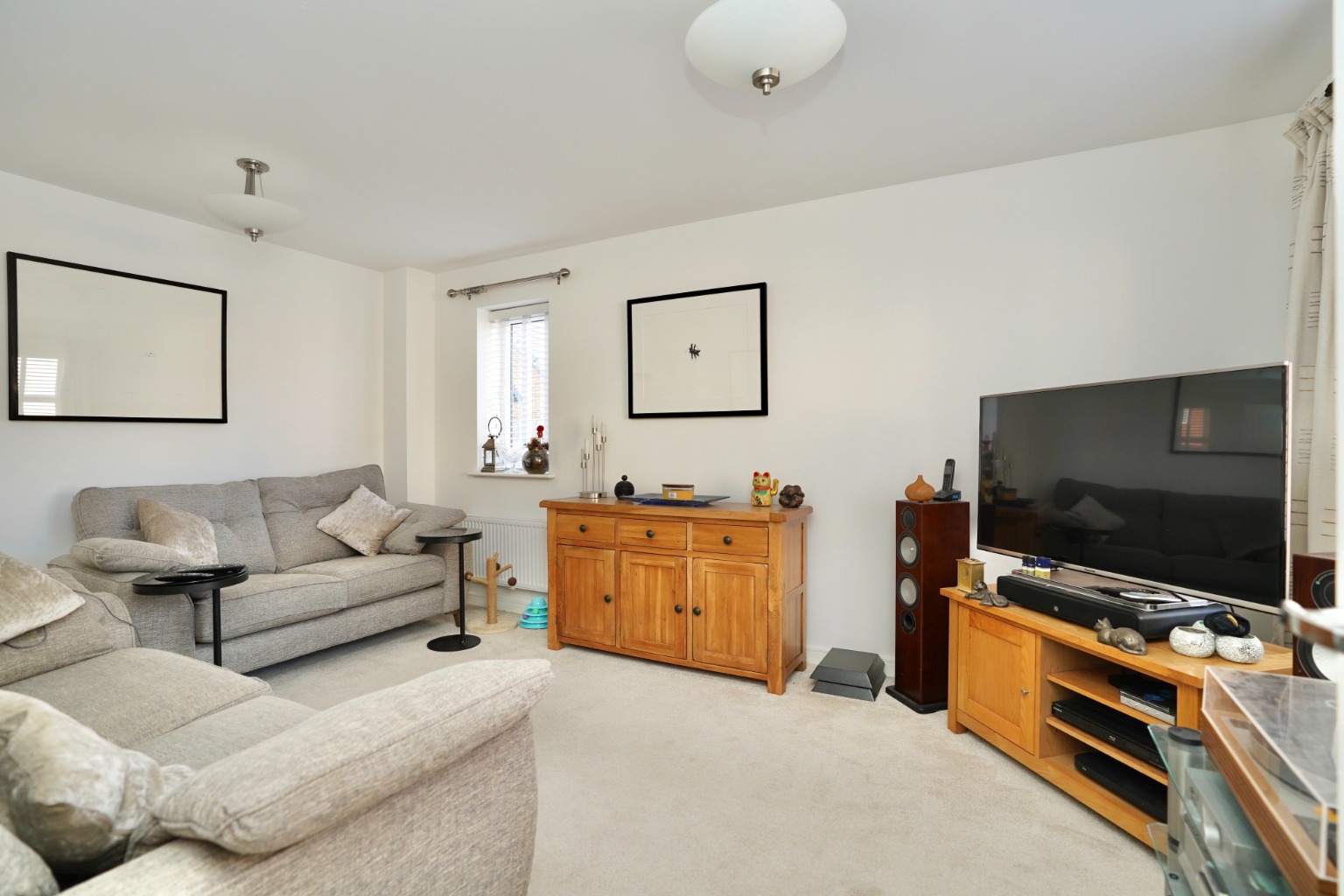 3 bed detached house for sale in Suffolk Close, Huntingdon 2