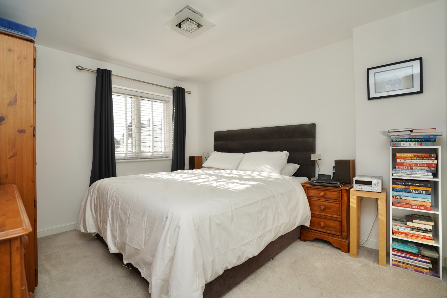 3 bed detached house for sale in Suffolk Close, Huntingdon 5