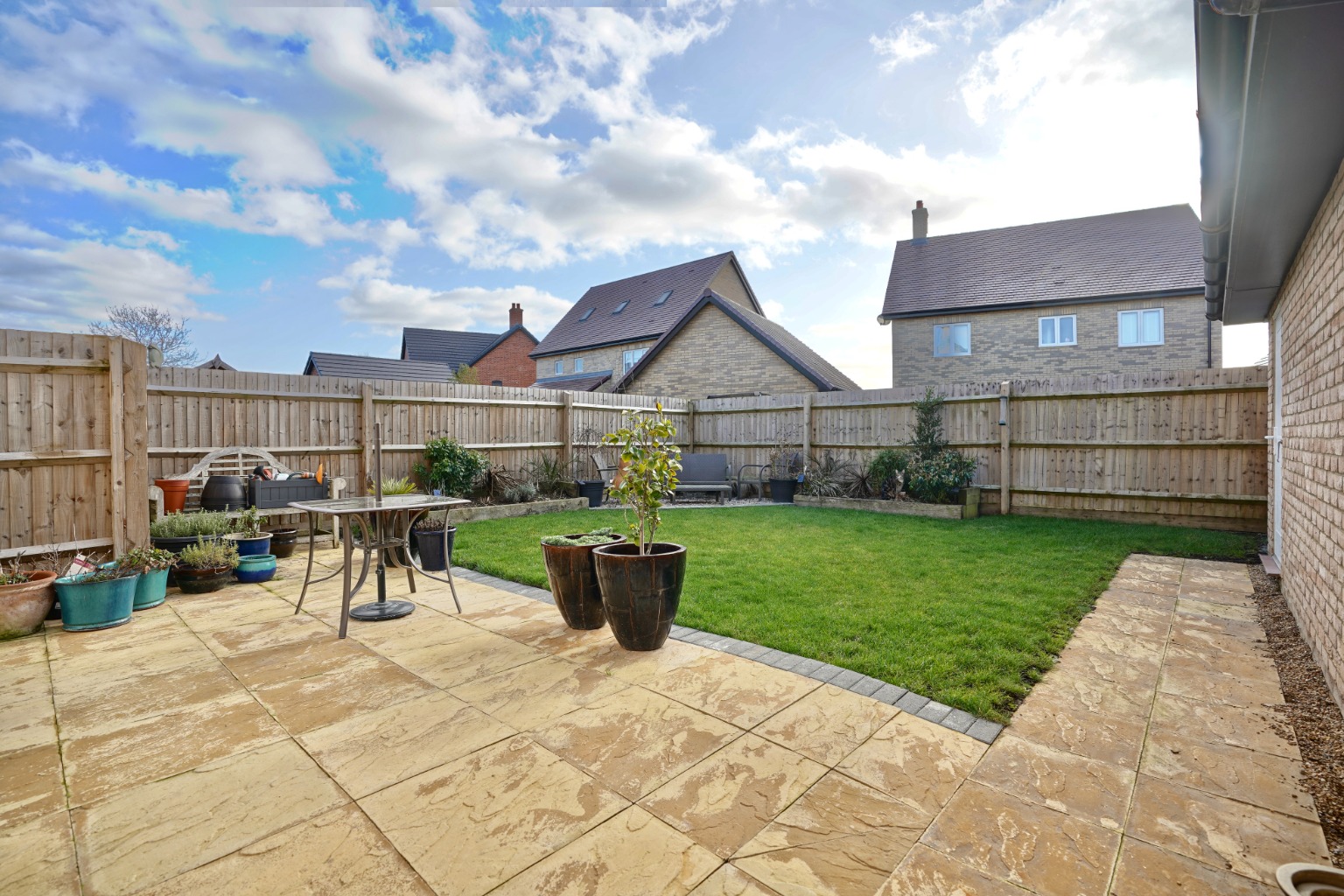 3 bed detached house for sale in Suffolk Close, Huntingdon  - Property Image 4