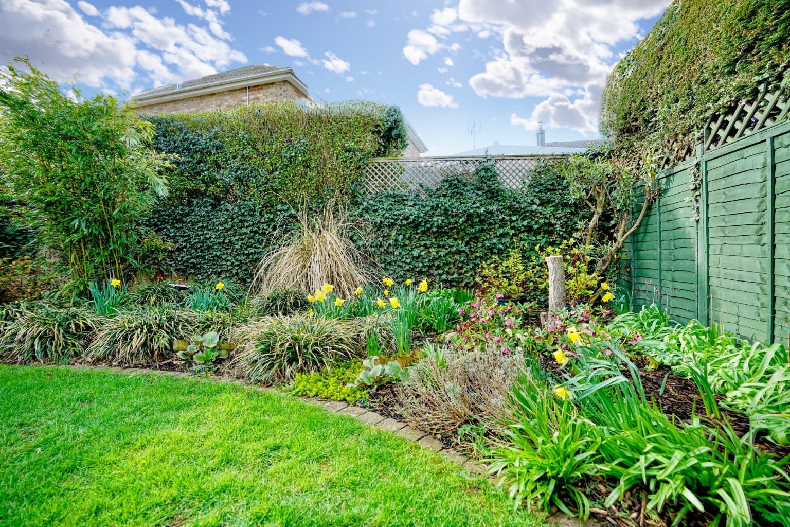 3 bed detached bungalow for sale in Parkhall Road, Huntingdon 3