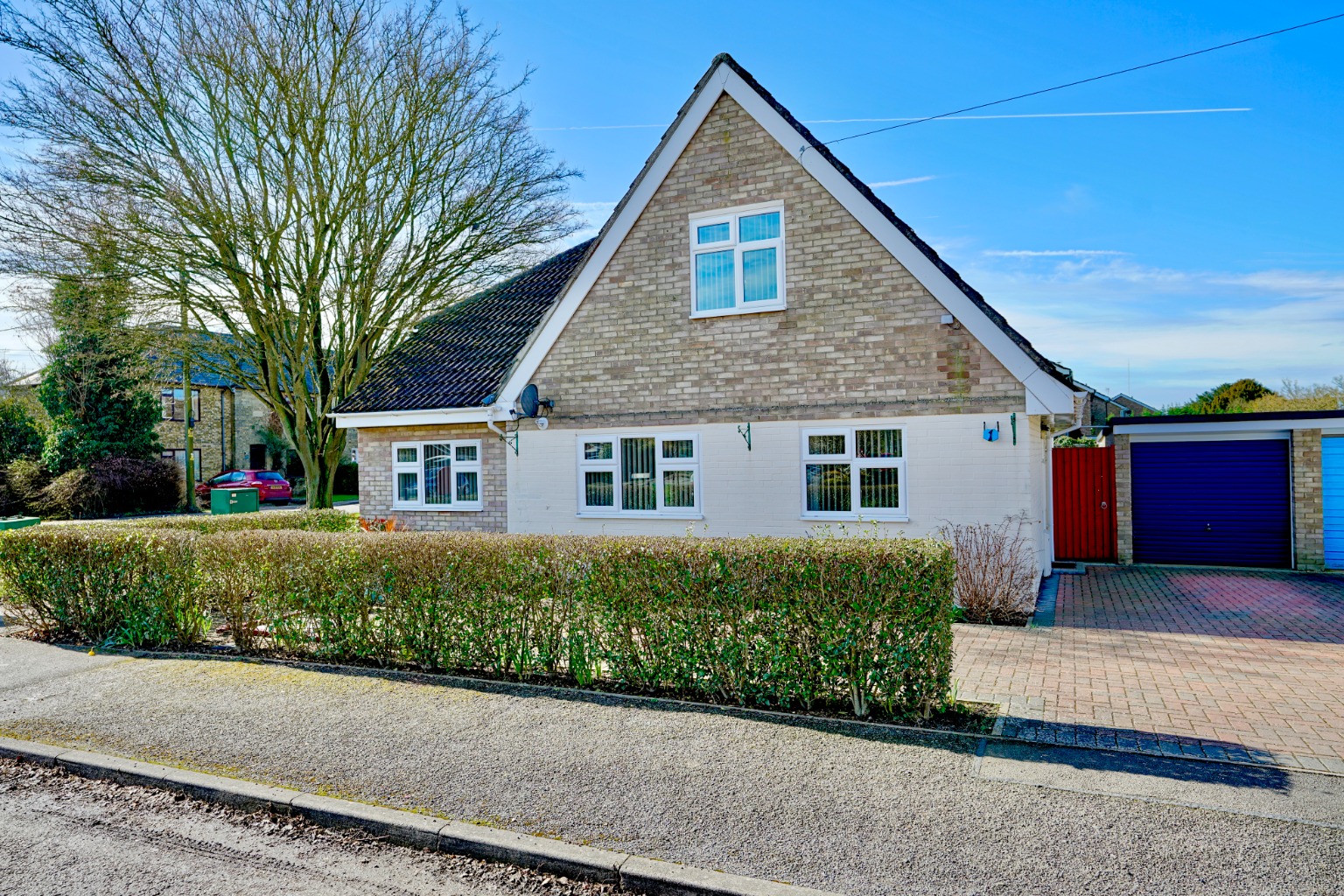 4 bed detached house for sale in Dunholt Way, Huntingdon - Property Image 1