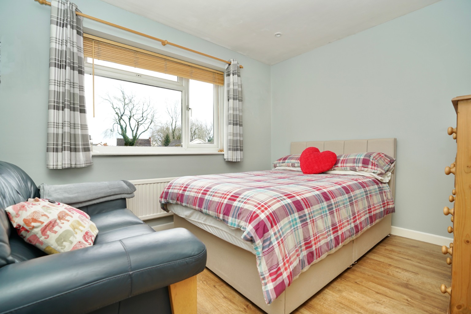 3 bed detached house for sale in Elizabethan Way, Huntingdon  - Property Image 9