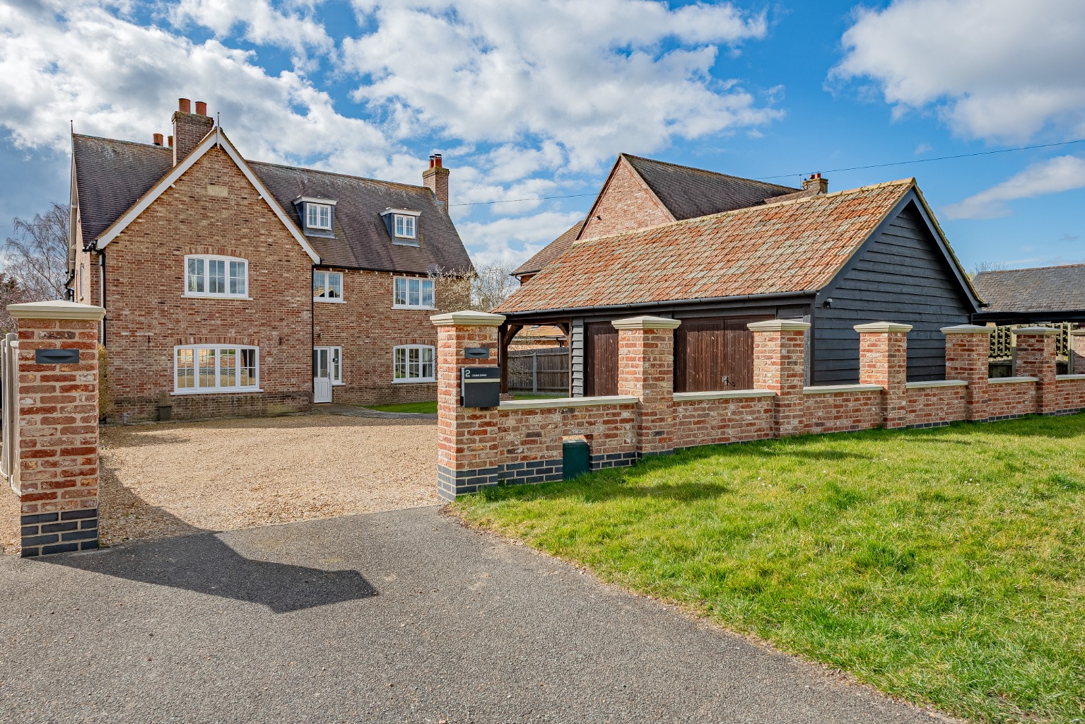 6 bed detached house for sale in Ermine Street, Huntingdon - Property Image 1