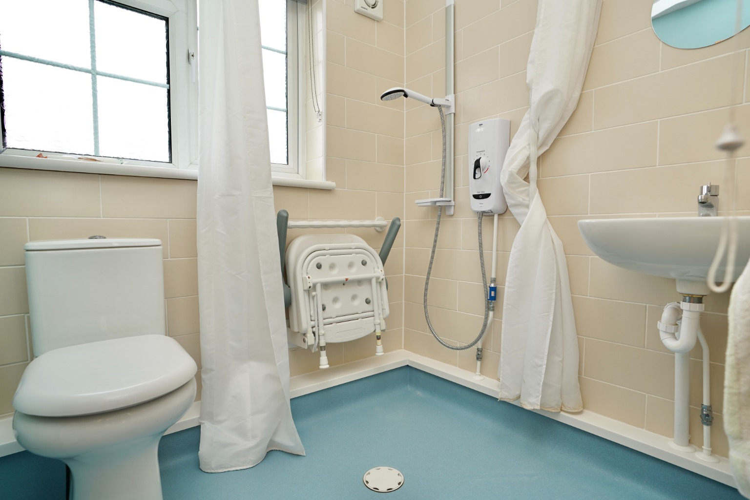 3 bed detached house for sale in The Trundle, Huntingdon 9