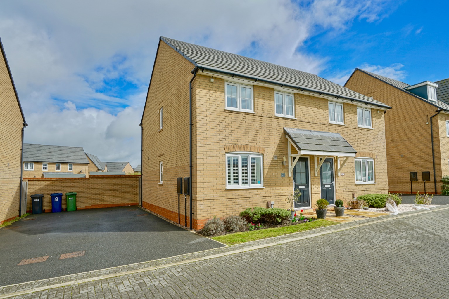 3 bed semi-detached house for sale in Brudenell, Huntingdon - Property Image 1